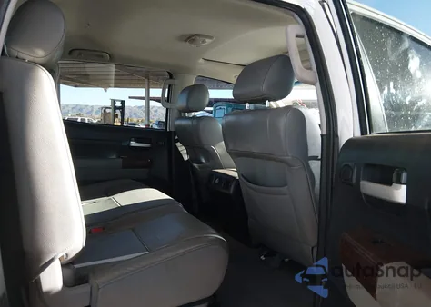 2010 Toyota Tundra Limited 5.7L V8 из США, поврежденный, VIN 5TFHY5F15AX111709